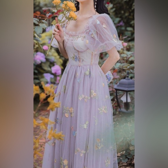 unbranded Dresses & Skirts - Lilac floral embroidered dress.